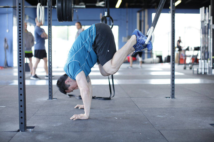 Suspended Reverse Crunch